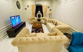 Holidazzle Serviced Apartments Bahria Town